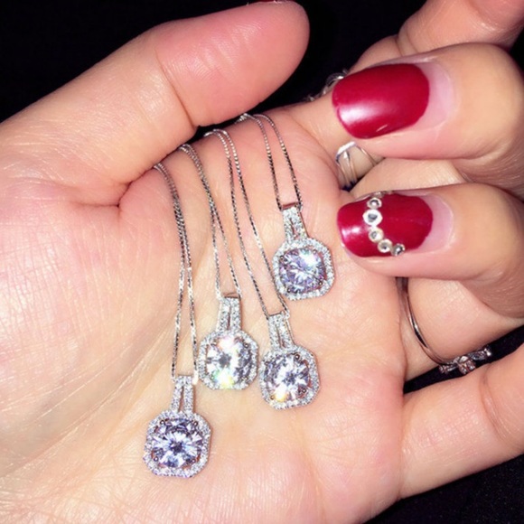 Crystal necklace - Picture 2 of 7